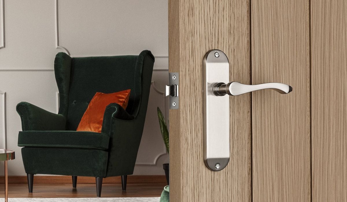 Read more about the article HOW TO FIT A DOOR HANDLE